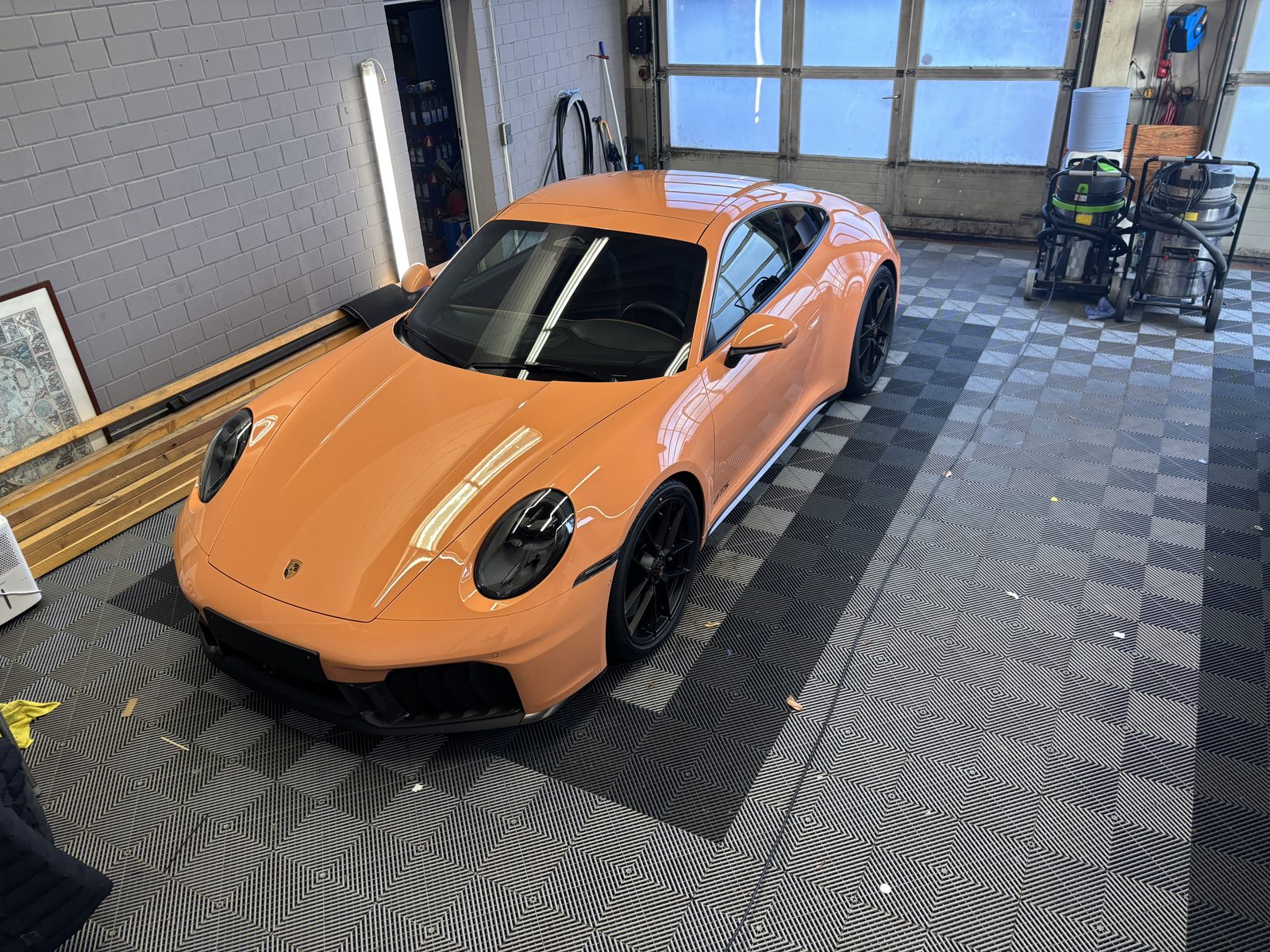 Porsche 911 nach der Fahrzeugaufbereitung in Braunschweig